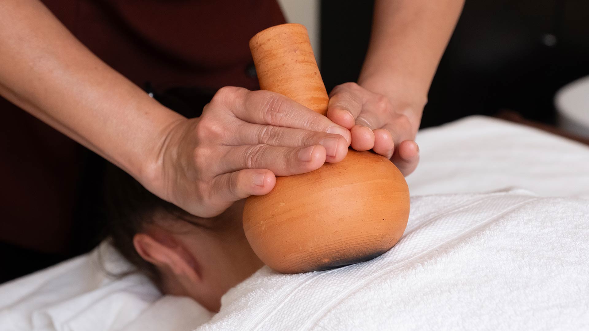 Siam Un Ei Din Massage - Entspannung mit dem warmen Tontopf
